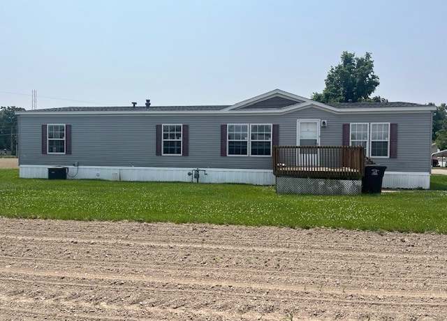 Property at 113 Lakewood Manor Trailer Park, Effingham, IL 62401, 4 beds, 2 baths