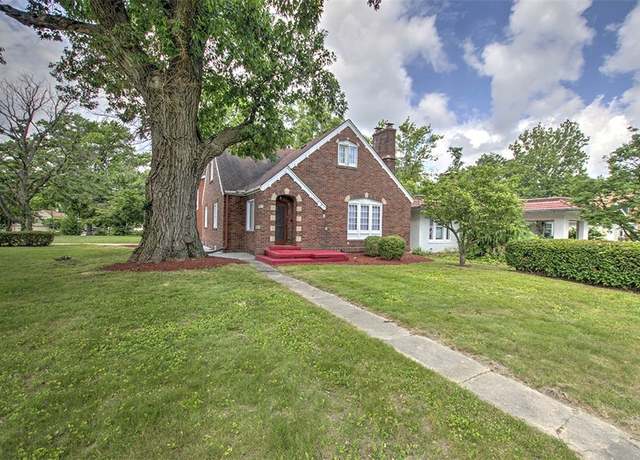 Property at 311 Oakcrest Ave, Decatur, IL 62522, 4 beds, 3 baths