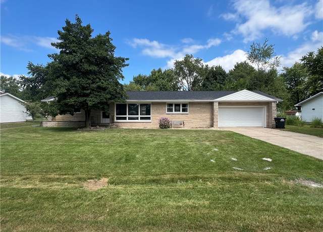 Property at 707 Meadows St, Altamont, IL 62411, 3 beds, 2 baths