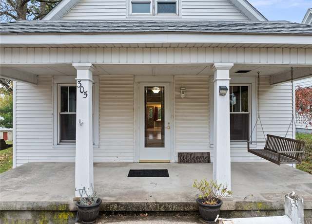 Property at 305 E Crawford St, Paris, IL 61944, 3 beds, 2 baths