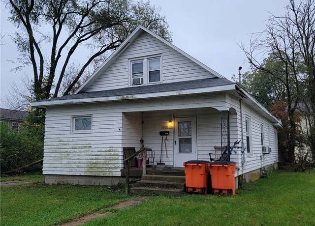 Property at 1206 Garfield Ave, Charleston, IL 61920, 4 beds, 1.5 baths