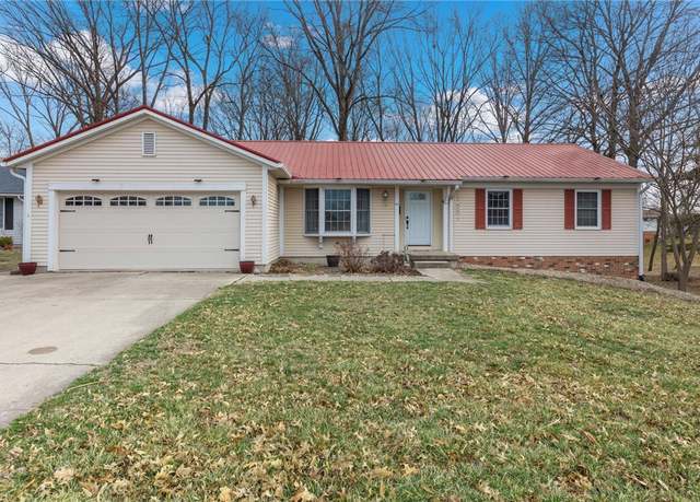 Property at 6 Galvin St, Effingham, IL 62401, 2 beds, 2.5 baths