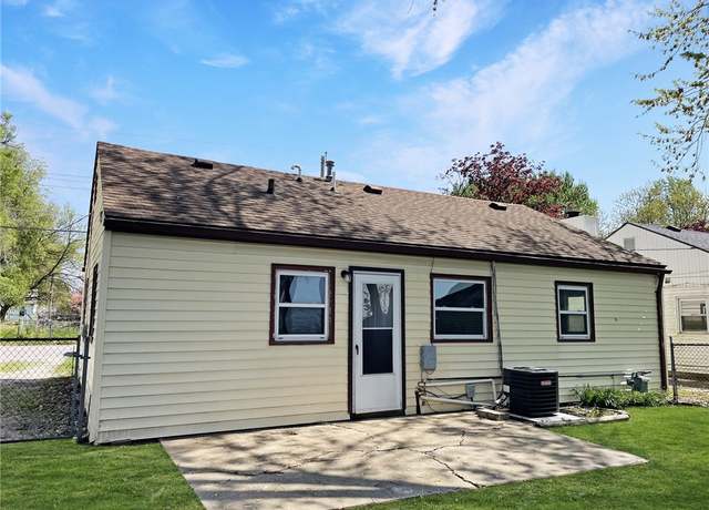 Property at 401 Woodlawn Ave, Mattoon, IL 61938, 3 beds, 1 bath