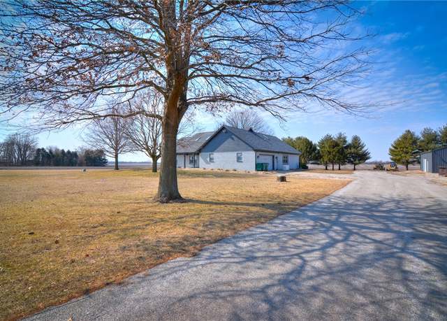 Property at 8527 Sawyer Rd, Decatur, IL 62526, 3 beds, 2 baths