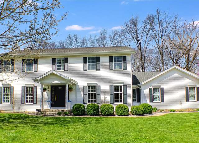 Property at 591 Hickory Ln, Charleston, IL 61920, 5 beds, 4 baths