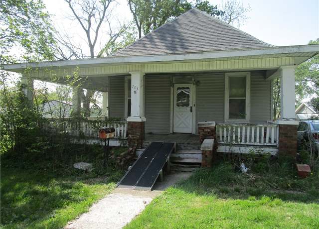 Property at 703 S Locust St, Pana, IL 62557, 2 beds, 1 bath