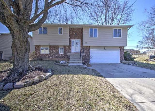 Property at 165 White Pines Cir, Decatur, IL 62521, 3 beds, 2.5 baths