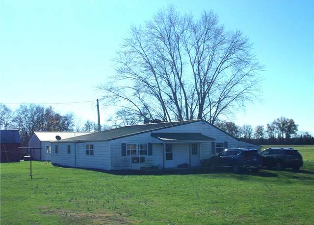 Property at 2405 E 1600th Ave, Altamont, IL 62411, 2 beds, 1 bath