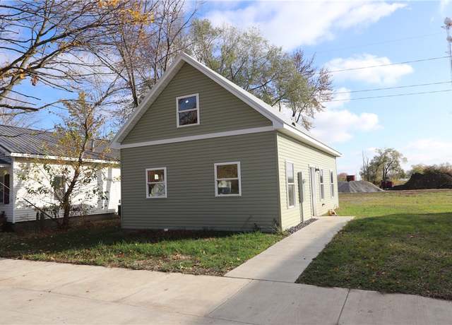 Property at 2805 Commercial Ave, Mattoon, IL 61938, 2 beds, 1.5 baths