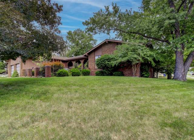 Property at 2404 N Longwood Dr, Decatur, IL 62526, 3 beds, 3 baths