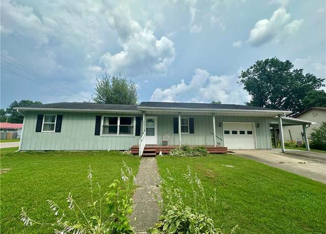 Property at 1313 Lynwood Pl, Marshall, IL 62441, 3 beds, 1.5 baths