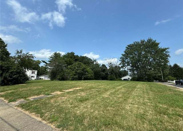 Property at 802 Cherry Point St, Paris, IL 61944
