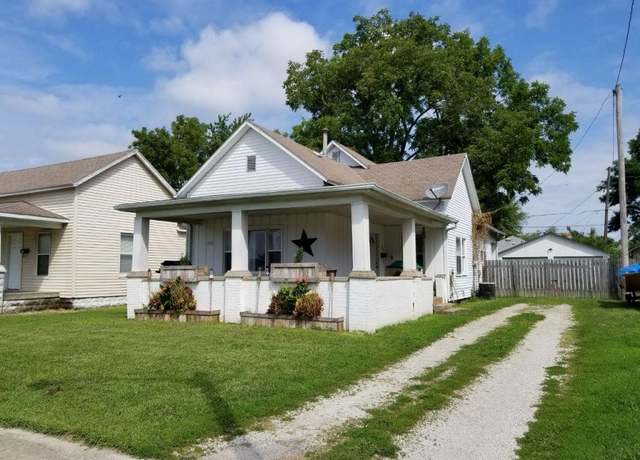 Property at 700 W Jefferson Ave, Effingham, IL 62401, 3 beds, 2 baths