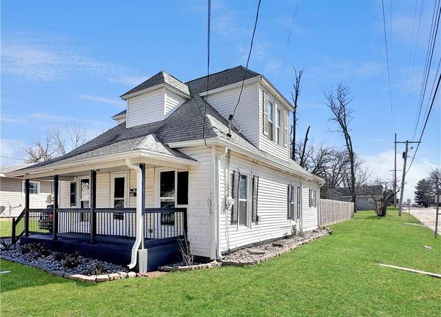 Property at 340 W Fryer Ave, Charleston, IL 61920, 4 beds, 1 bath