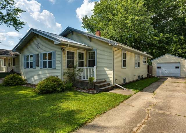 Property at 2916 Moultrie Ave, Mattoon, IL 61938, 2 beds, 1 bath