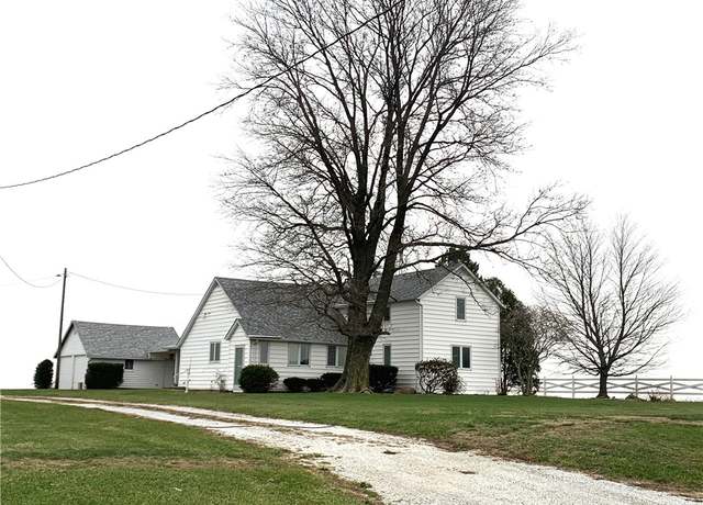 Property at 2637 E 400 North Rd, Pana, IL 62557, 3 beds, 2 baths