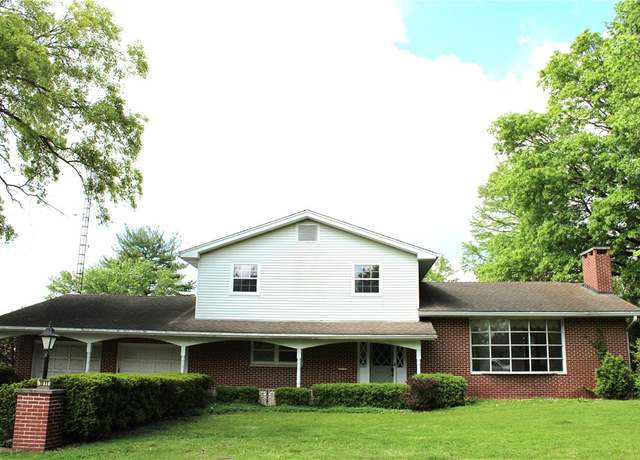 Property at 1011 W North 3rd St, Shelbyville, IL 62565, 3 beds, 3.5 baths