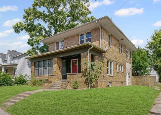 Property at 1221 Madison Ave, Charleston, IL 61920, 4 beds, 3 baths