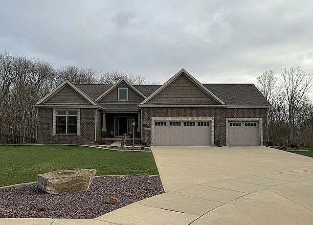Property at 1510 Forest Ridge Dr, IL 61853, 5 beds, 3 baths