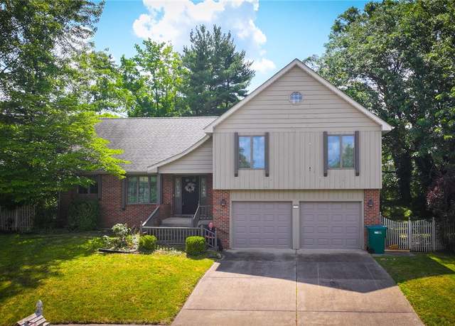 Property at 1225 W Pineview Ct, Decatur, IL 62526, 3 beds, 3 baths