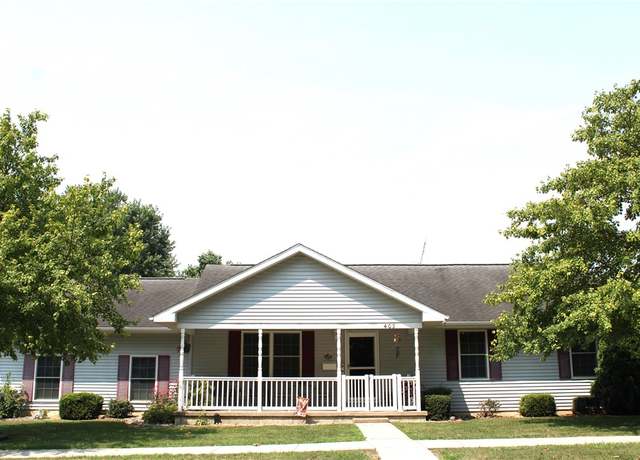 Property at 402 S Vine St, Shelbyville, IL 62565, 3 beds, 2 baths