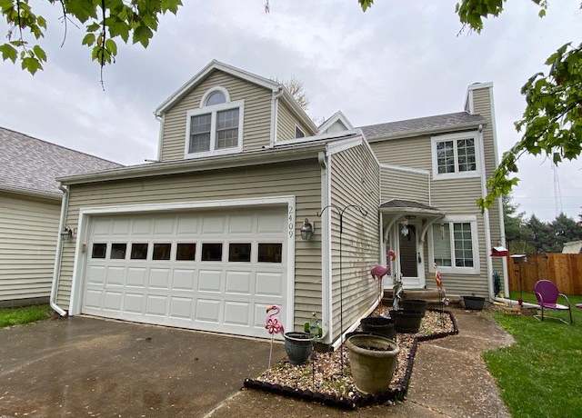 Property at 2409 Woodlawn Dr, Charleston, IL 61920, 3 beds, 2 baths