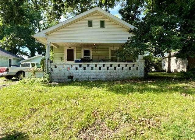 Property at 124 Polk Ave, Charleston, IL 61920, 2 beds, 1 bath