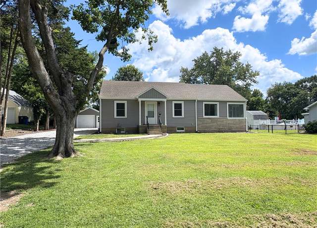 Property at 24 Greenridge Dr, Decatur, IL 62526, 3 beds, 2 baths