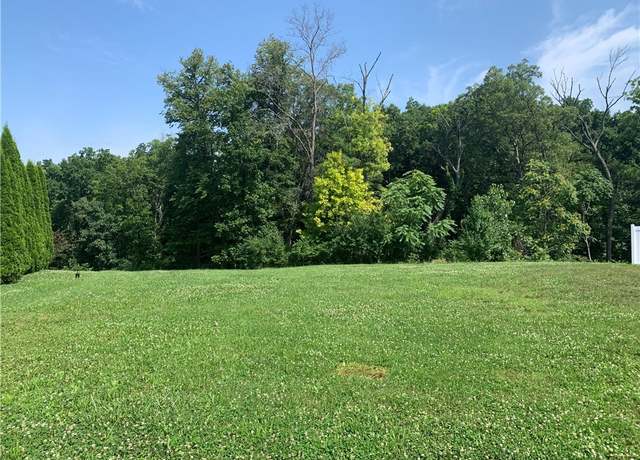 Property at 1035 Woodberry Ln, Charleston, IL 61920