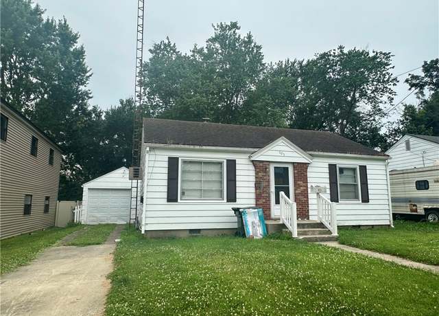 Property at 625 Woodlawn Ave, Mattoon, IL 61938, 2 beds, 1 bath