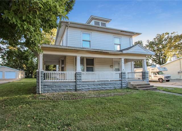 Property at 216 Polk Ave, Charleston, IL 61920, 5 beds, 3 baths
