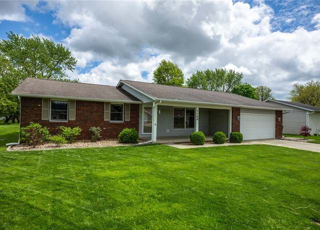 Property at 1108 Collins Dr, Effingham, IL 62401, 3 beds, 2 baths