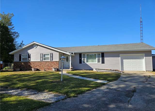 Property at 1117 32nd St, Mattoon, IL 61938, 3 beds, 2 baths