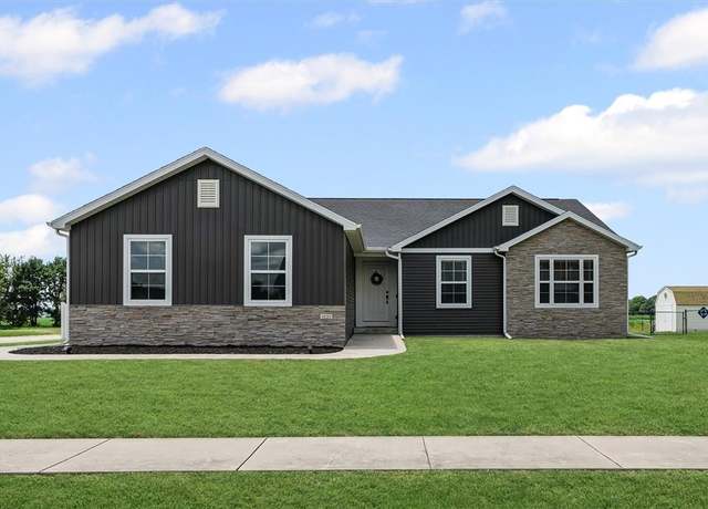Property at 1121 Meadow Brook Ct, Mattoon, IL 61938, 3 beds, 2 baths