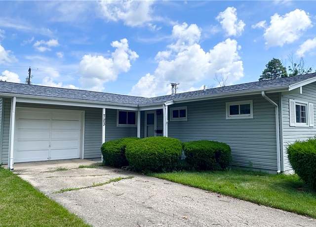 Property at 723 Kenton Dr, Charleston, IL 61920, 3 beds, 1.5 baths