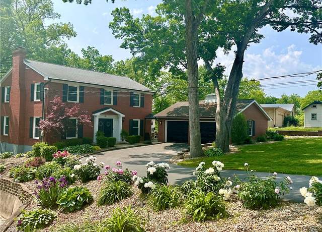 Property at 141 Hightide Dr, Decatur, IL 62521, 4 beds, 3.5 baths
