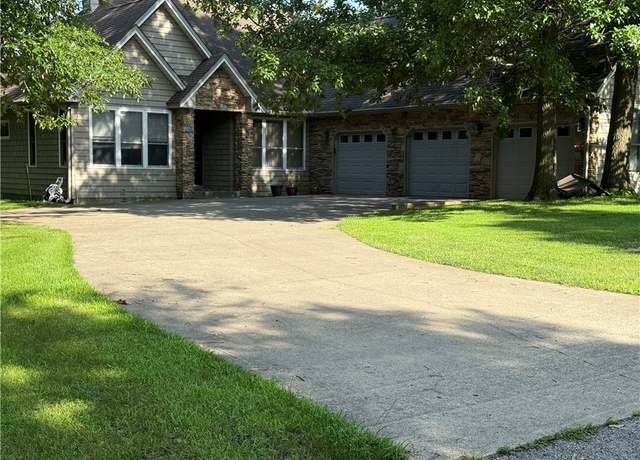 Property at 9425 Hawkeye Dr, Paris, IL 61944, 4 beds, 3 baths