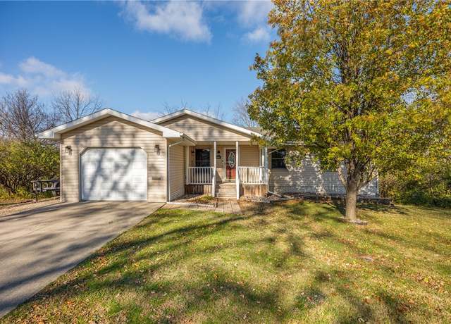 Property at 1004 W Virginia Ave, Effingham, IL 62401, 4 beds, 2 baths