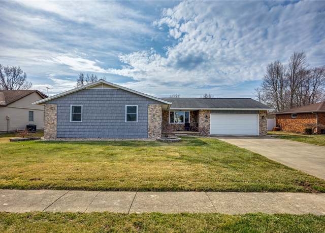 Property at 1107 Collins Dr, Effingham, IL 62401, 3 beds, 2 baths