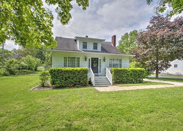 Property at 3985 E Cerro Gordo St, Decatur, IL 62521, 4 beds, 2.5 baths