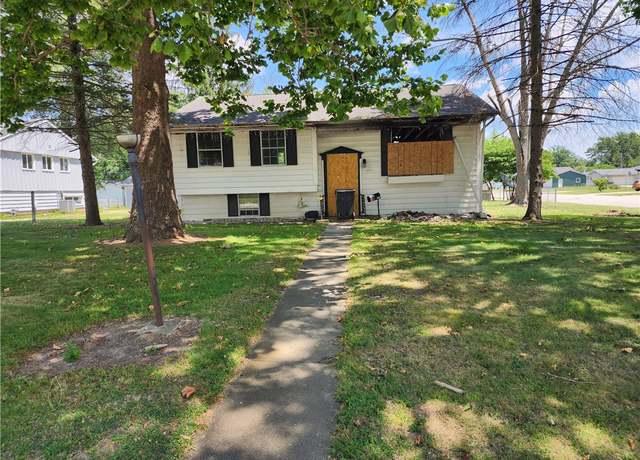 Property at 1824 S Richmond Ct, Decatur, IL 62521, 1 bed, 1.5 baths