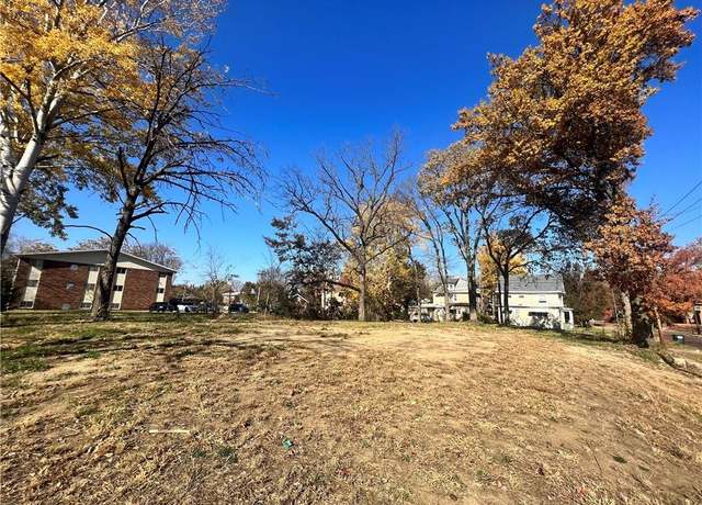 Property at 1004 W Wood St, Decatur, IL 62522