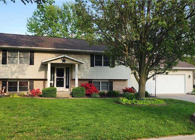 Property at 1006 N Koester Dr, Effingham, IL 62401, 3 beds, 3 baths