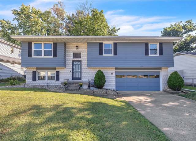 Property at 4621 E Willowbrook Ln, Decatur, IL 62521, 3 beds, 2.5 baths