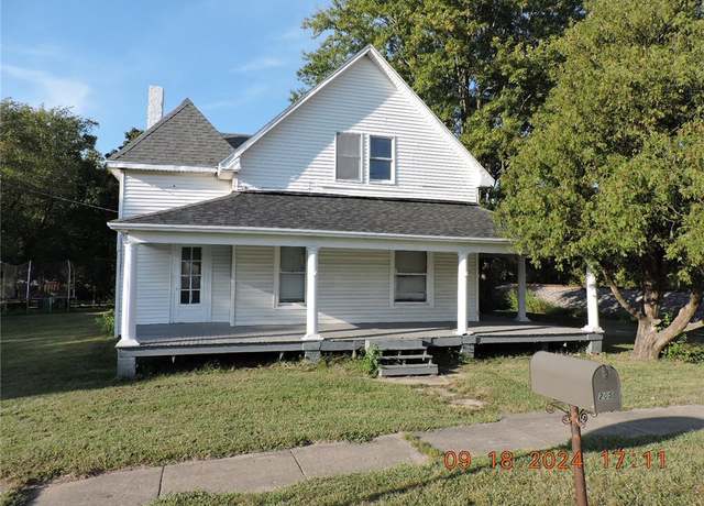 Property at 205 Holloway St, Bismarck, IL 61814, 3 beds, 1 bath