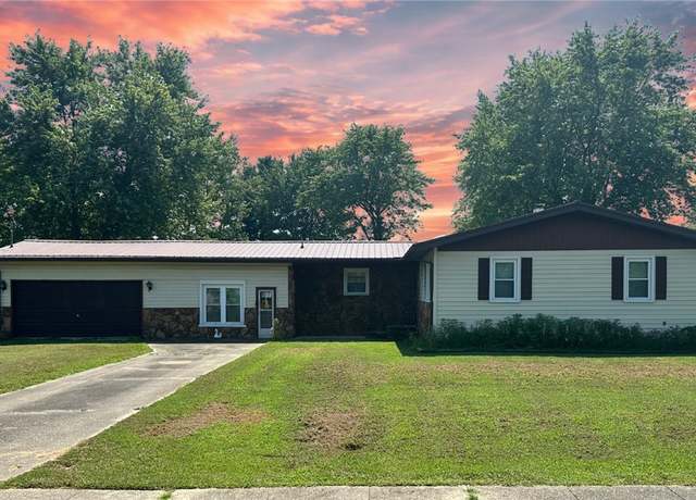 Property at 608 Orchard Dr, Newton, IL 62448, 3 beds, 1 bath