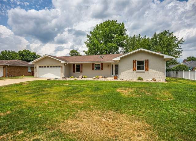 Property at 810 Park Hills Dr, Effingham, IL 62401, 3 beds, 2 baths