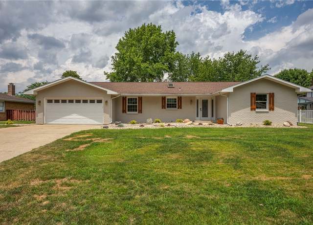 Property at 810 Park Hills Dr, Effingham, IL 62401, 3 beds, 2 baths