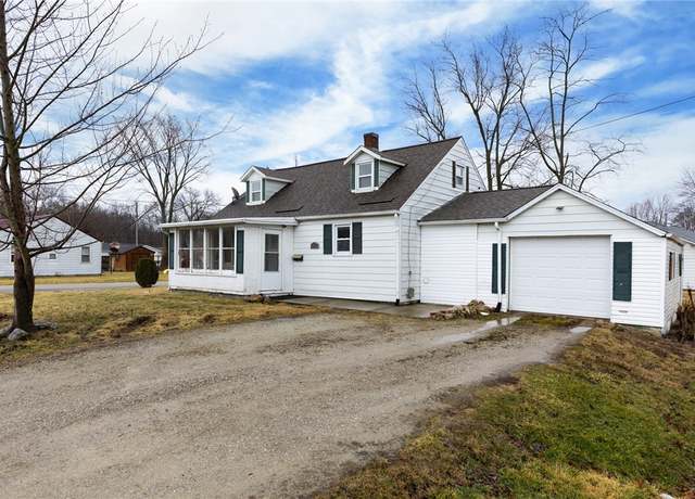Property at 707 Dogwood Ave, Effingham, IL 62401, 3 beds, 1 bath