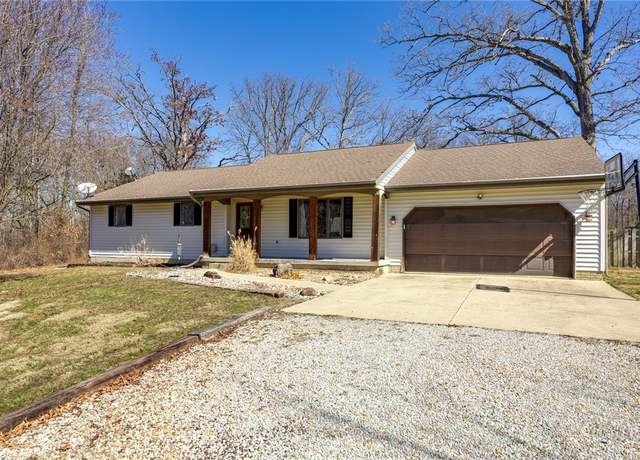 Property at 9810 Loy Chapel Rd, Effingham, IL 62401, 4 beds, 2 baths
